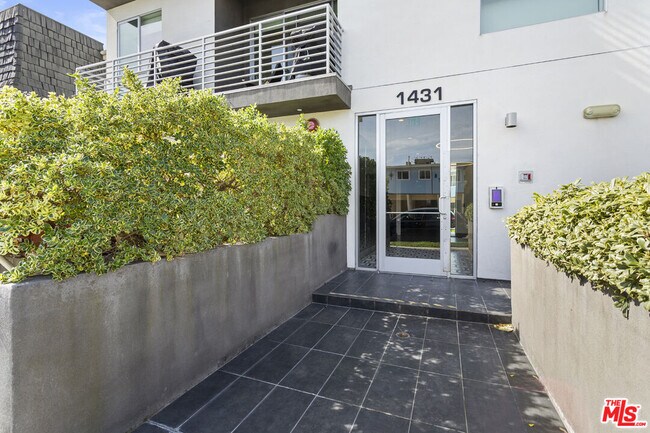 Building Photo - 1431 Armacost Ave
