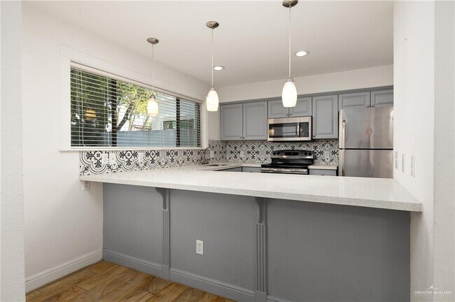 Building Photo - 113 W Tearose Ave