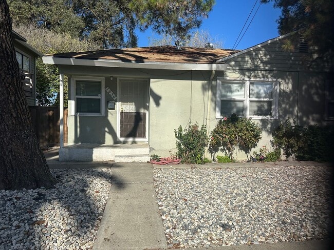 Building Photo - One Bedroom - West Sacramento