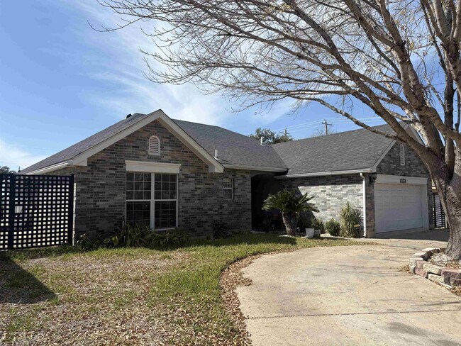 Building Photo - 8814 Crossway Dr