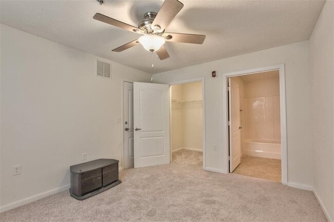 Building Photo - 3000 S Adams St