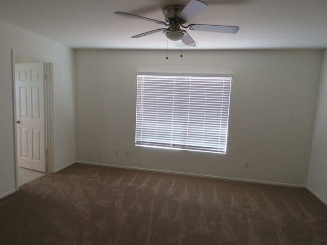 Building Photo - Beautiful 3 Bedroom