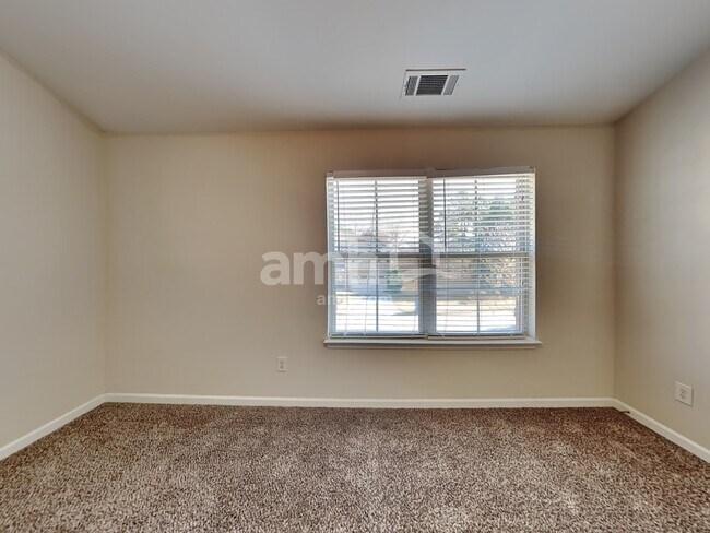 Building Photo - 812 Whitfield Oak Rd