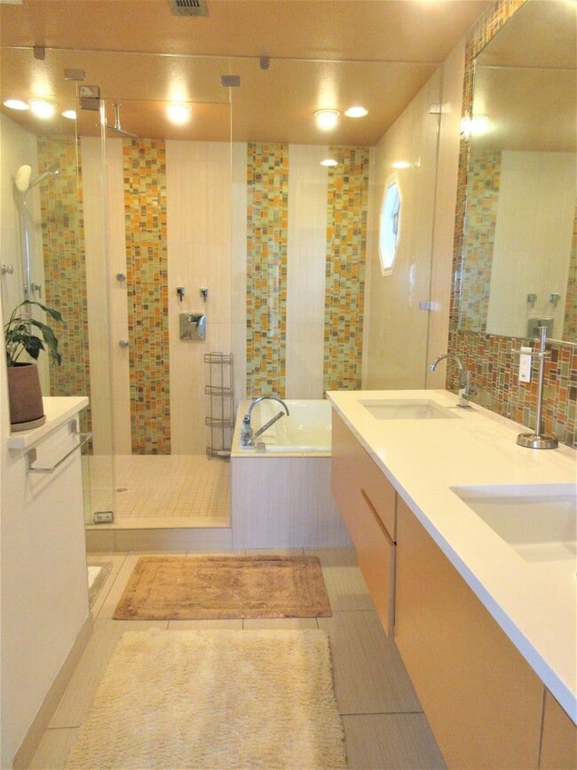 Building Photo - Furnished 3-bedroom in Travis Heights with Downtown Views!