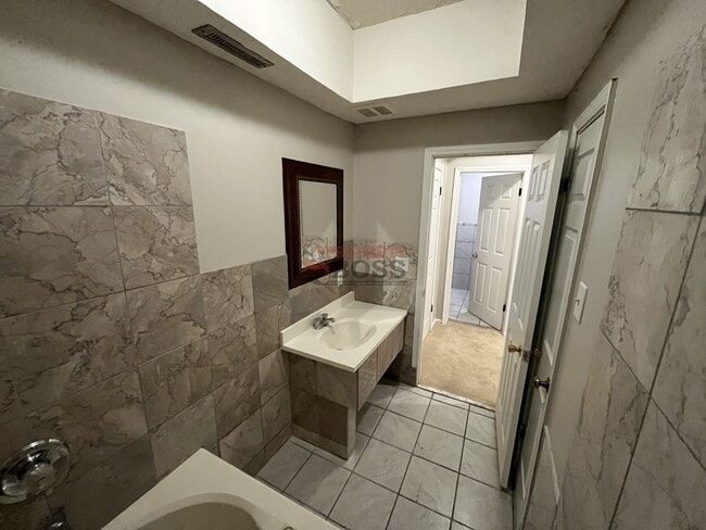 Building Photo - 3826 Butternut St