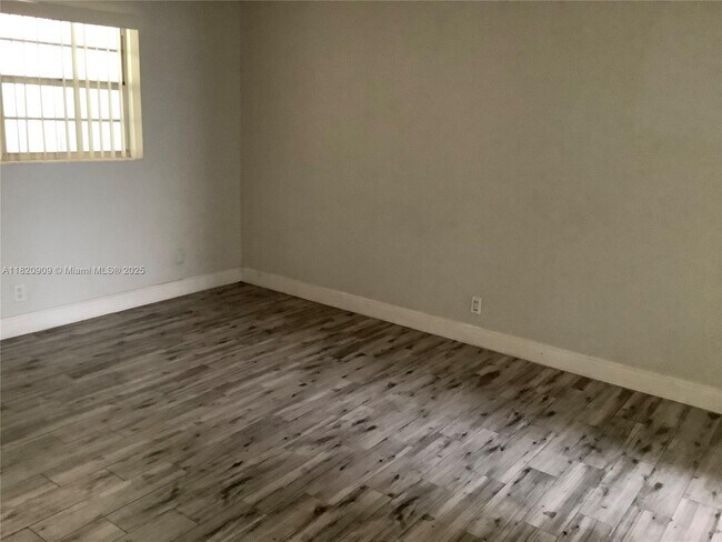 Building Photo - 5181 W Oakland Park Blvd