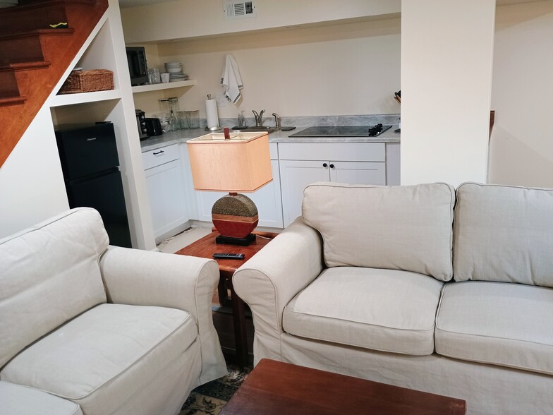 Building Photo - 1343 East Market St