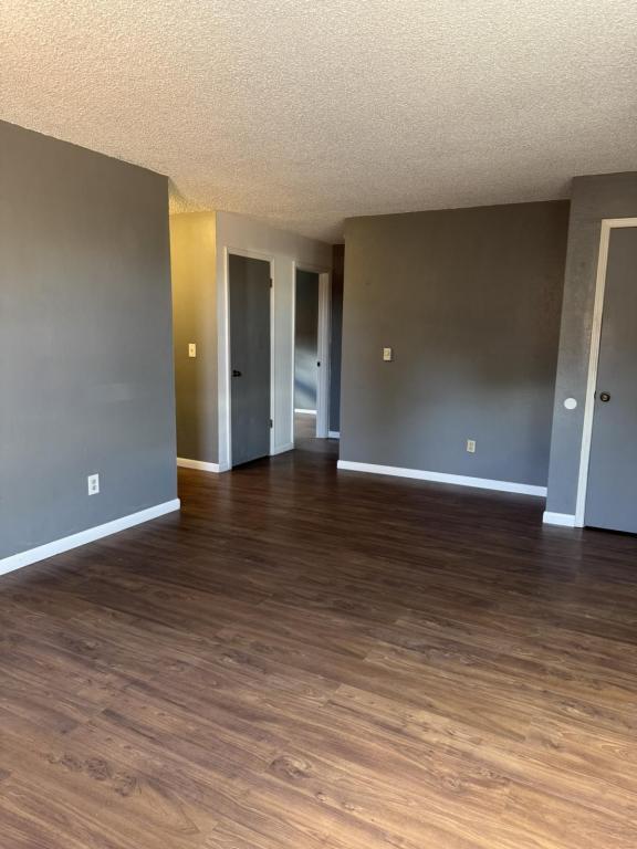 Building Photo - 490 SE Kohler Ct
