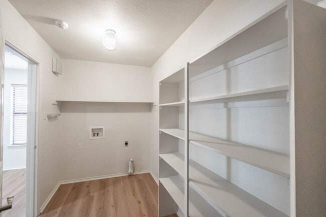 Building Photo - 8121 San Antonio St