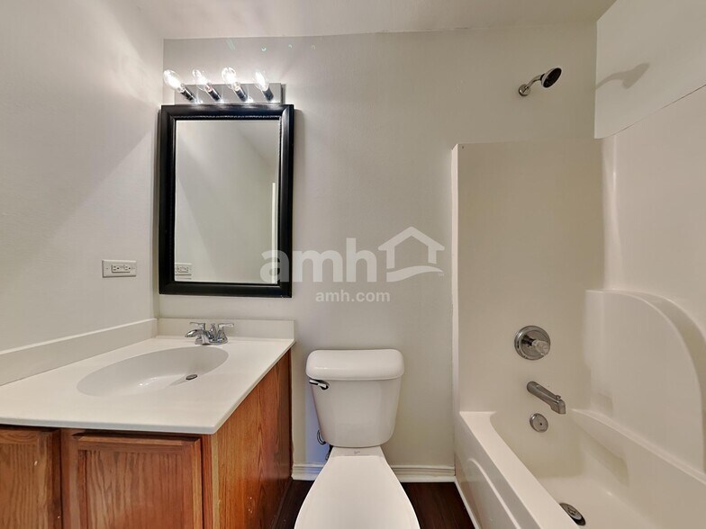 Building Photo - 4636 Meadowfield Rd