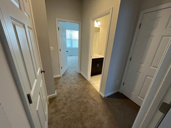 Building Photo - 158 Heyford Dr
