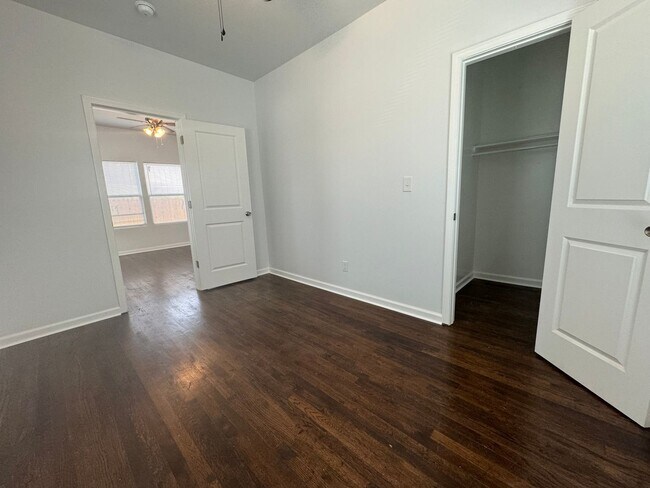 Building Photo - Gorgeous 3 bedroom 2 bathroom home