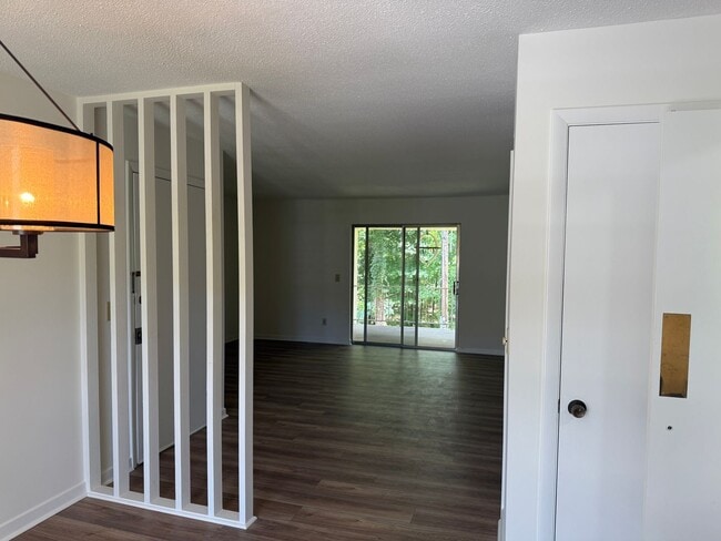 Building Photo - Forest Acres