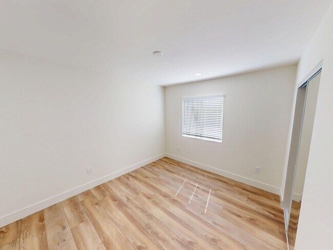 Building Photo - Newly Renovated 5 bedroom house! (Lease ou...