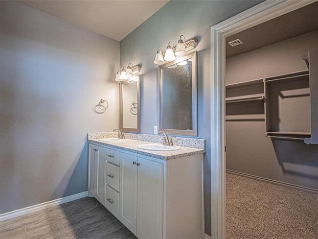 Building Photo - 409 Grove St