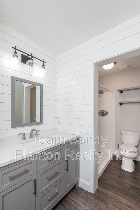 Building Photo - 8238 Li Fair Dr