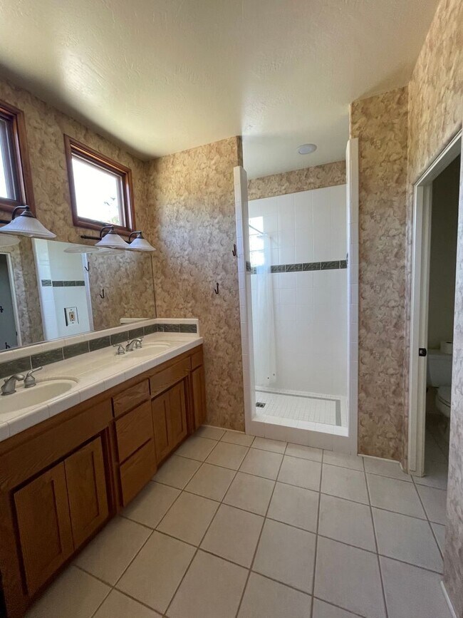 Building Photo - Gorgeous Wine Country 3 Bedroom 2 Bath Sin...