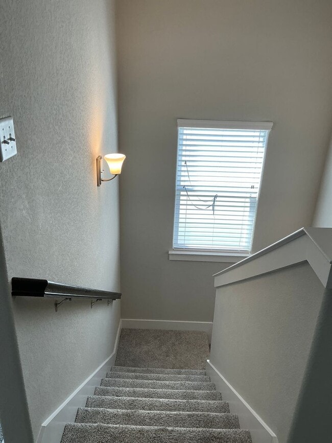 Building Photo - 4/2/2 GODLEY ISD - Two Story Home - Fireplace