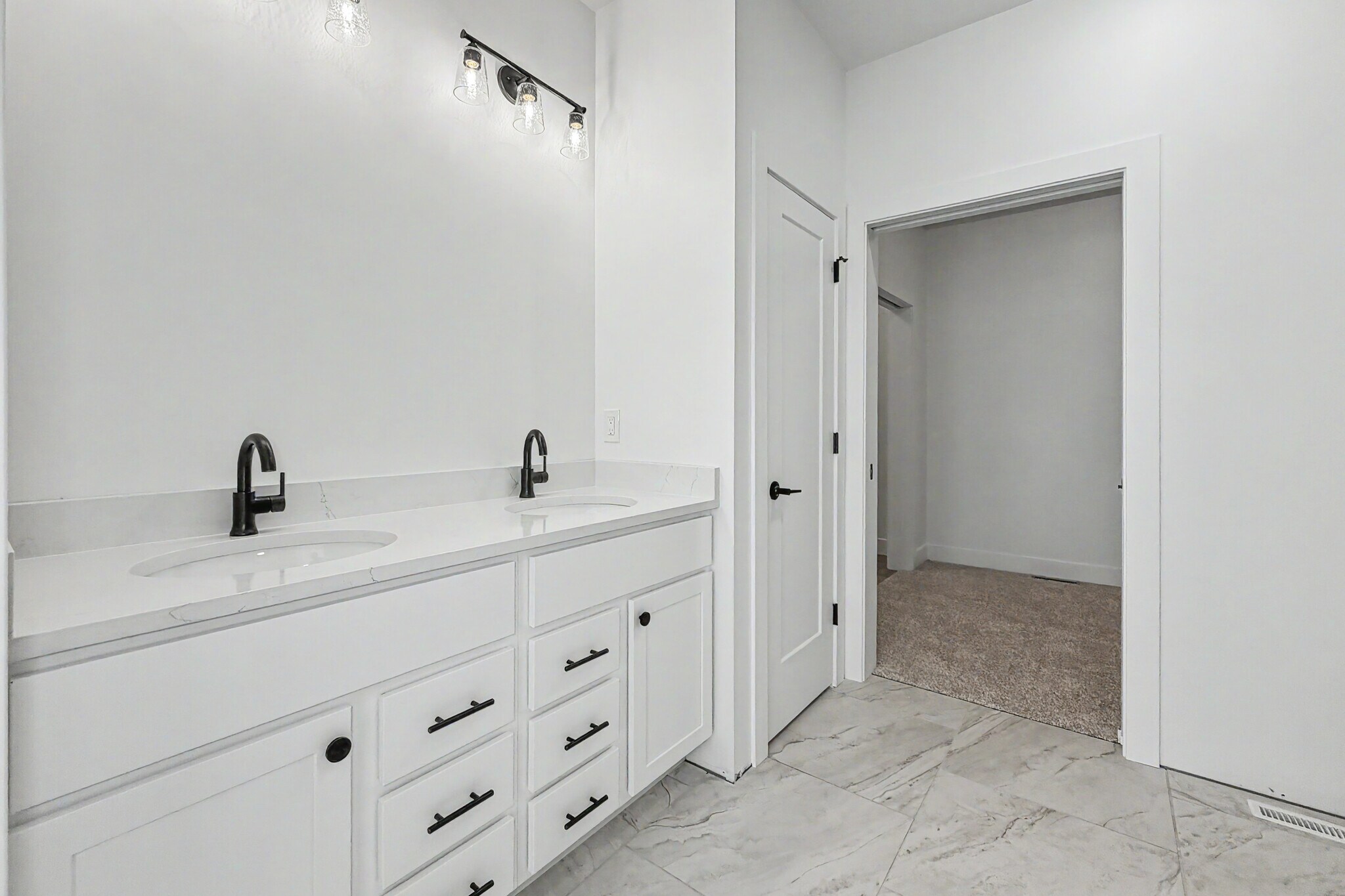 Building Photo - 1326 Heights Ct