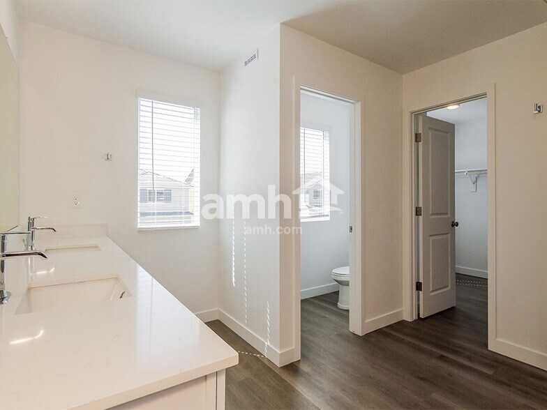 Building Photo - 20177 W Thomas Rd