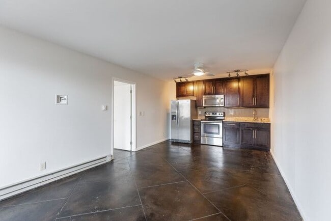 Building Photo - Prime Location 1 beroom-1 bathroom in Green Hills