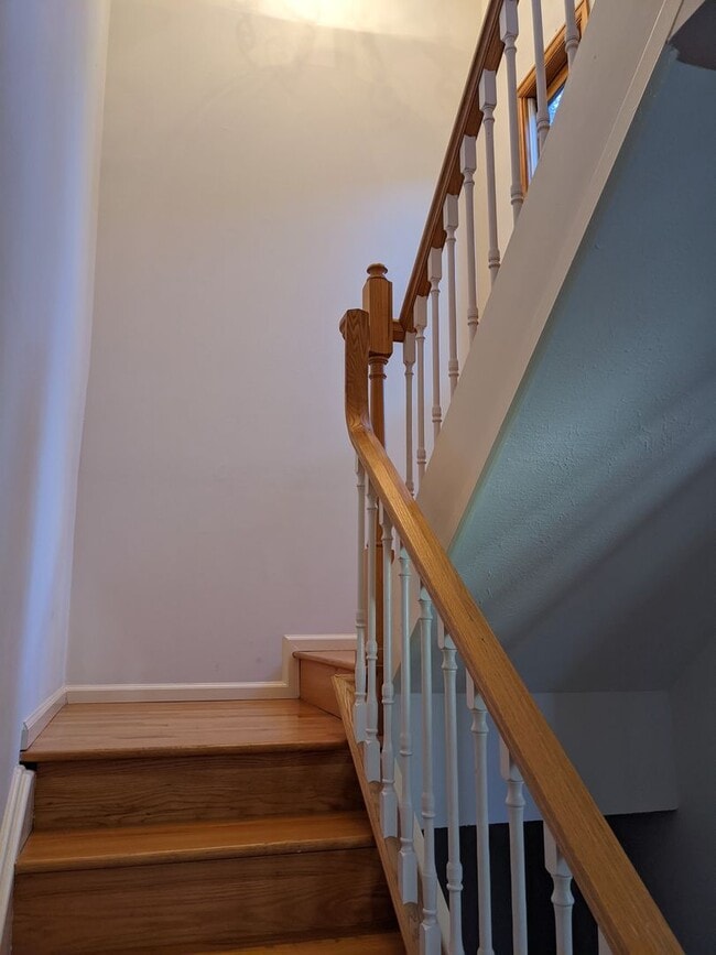 Building Photo - Stunning Golden Townhouse On Top of The World!
