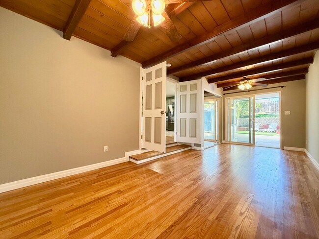Building Photo - 3 Bedroom 1 bath single story home with solar!