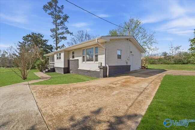 Building Photo - 372 Clutts Rd