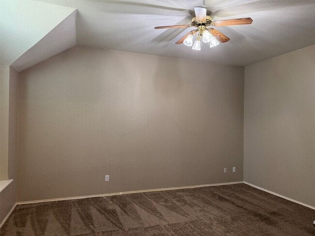 Building Photo - 405 Love Bird Ln