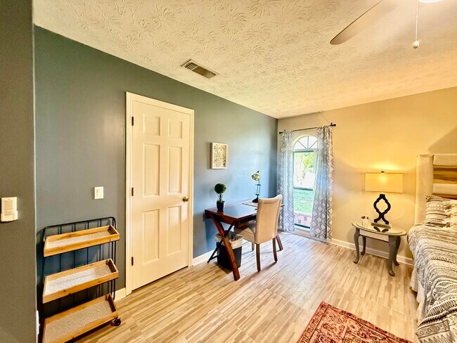 Building Photo - 2847 SE Pace Dr