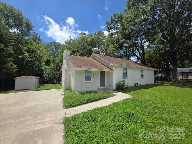 Building Photo - 902 Packard Ave
