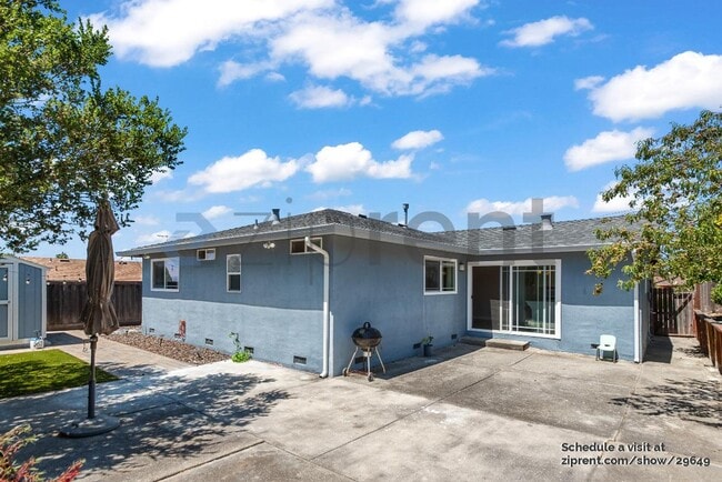Building Photo - 2815 Draper St