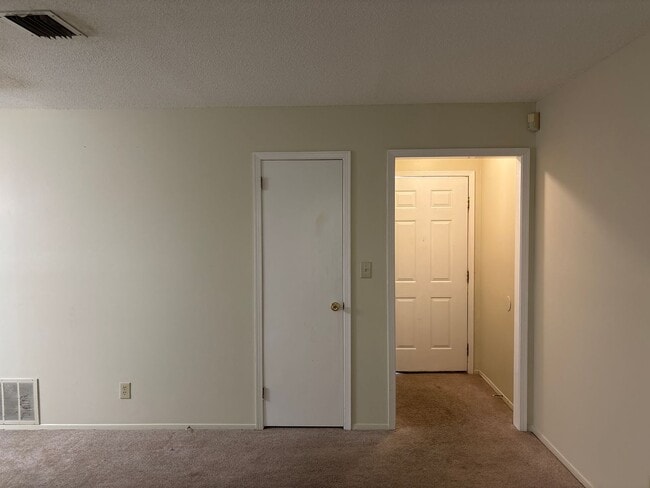 Building Photo - 5768 Worchester Dr