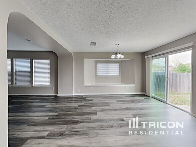 Building Photo - 6703 Beech Trail Dr