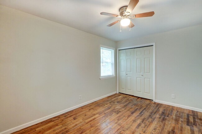 Building Photo - Nice Three Bedroom Single Family - Fenced ...