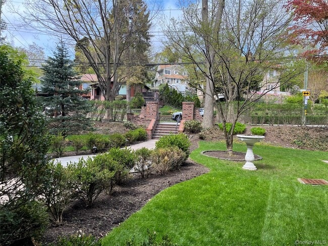 Building Photo - 38-30 Douglaston Pkwy