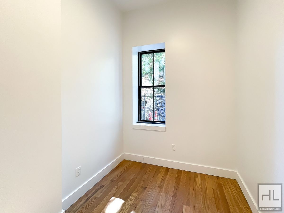 Building Photo - GRAND STREET / Spacious Williamsburg 3-Bed...