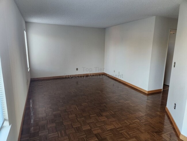 Building Photo - Spacious 4 Bed/2 Bath /1,970 square foot h...