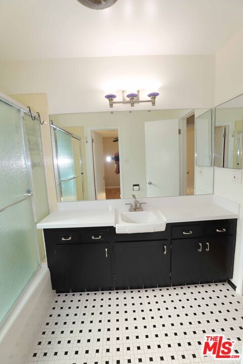 Building Photo - 1025 S Sherbourne Dr