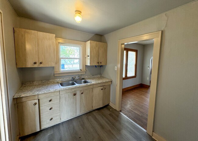 Building Photo - Charming Gem on Historic Boulevard!