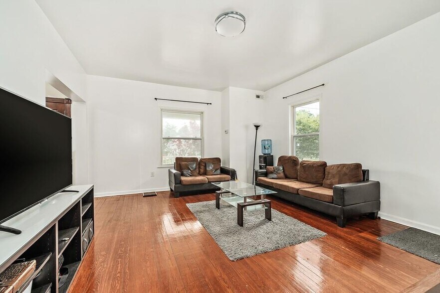 Building Photo - 72 Standish Ave