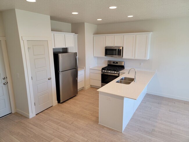 Building Photo - BRAND NEW Gorgeous Magna Townhomes!!!