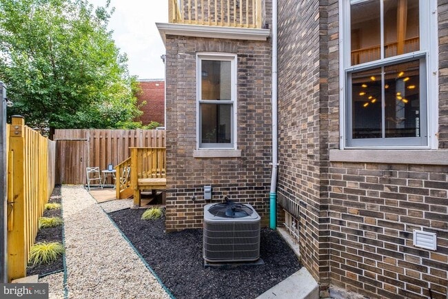 Building Photo - 1505 Harvard St NW