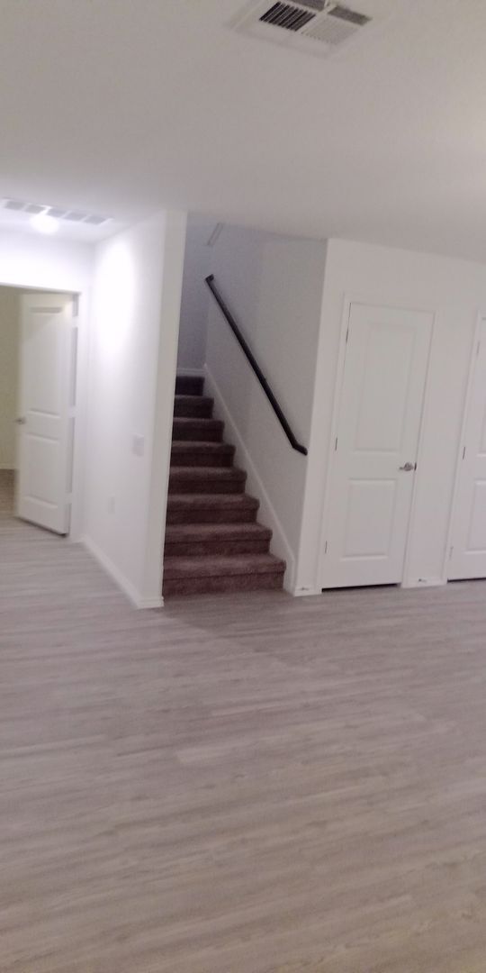 Building Photo - Spacious 4 Bed / 2.5 Bath Home