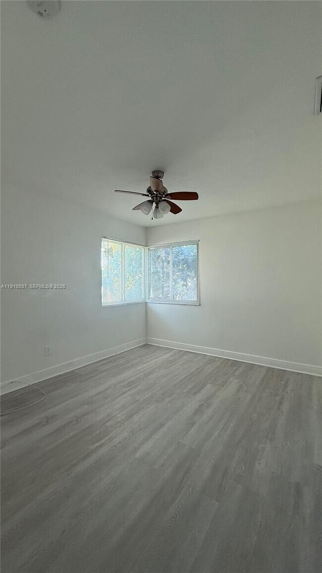 Building Photo - 1070 NE 80th St