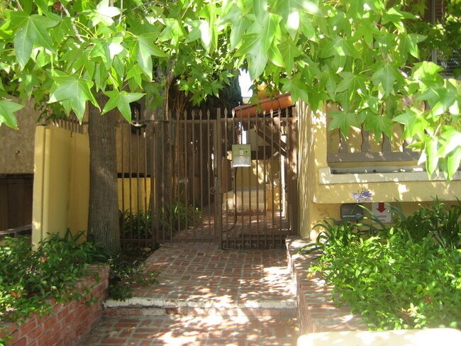 Building Photo - 1408 Armacost Ave