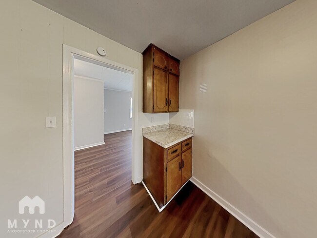 Building Photo - 1825 Collier Dr