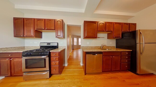 Interior Photo - 734-44 W. Aldine