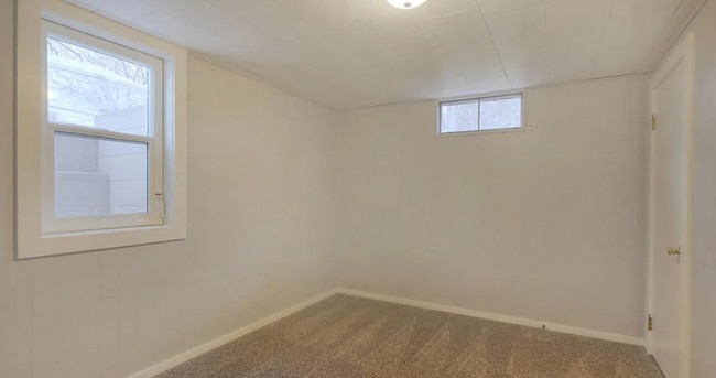 Building Photo - 275 Oak St