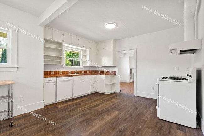 Building Photo - 4 Bedroom Bungalow Inner Northeast Portlan...